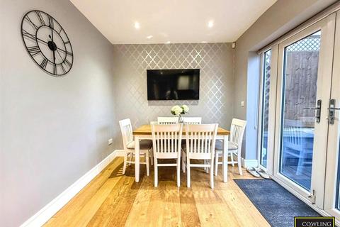 3 bedroom semi-detached house for sale, Tye Common Road, Billericay