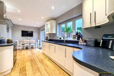 3 bedroom semi-detached house for sale, Tye Common Road, Billericay