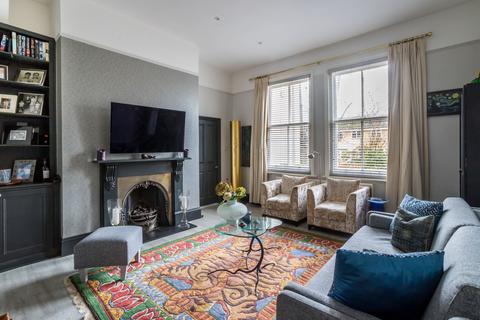 2 bedroom maisonette for sale, St Georges Avenue, Weybridge, Surrey, KT13