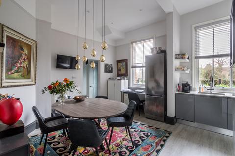 2 bedroom maisonette for sale, St Georges Avenue, Weybridge, Surrey, KT13