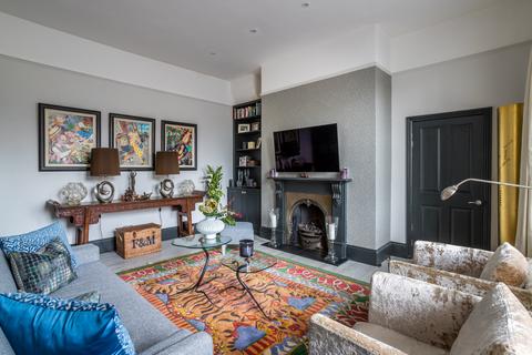 2 bedroom maisonette for sale, St Georges Avenue, Weybridge, Surrey, KT13