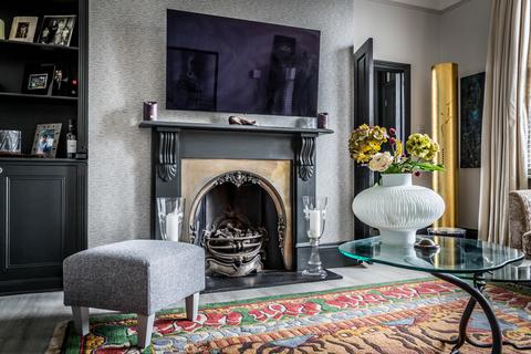 2 bedroom maisonette for sale, St Georges Avenue, Weybridge, Surrey, KT13
