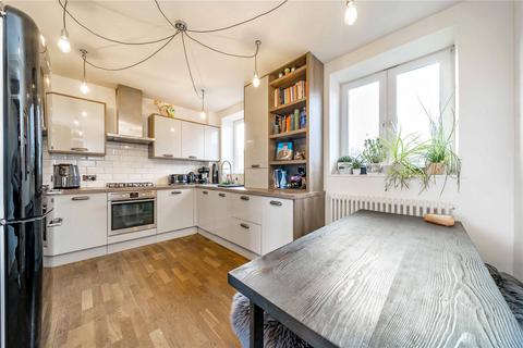 2 bedroom flat for sale, Wrens Park House, Warwick Grove, London, E5