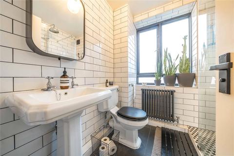 2 bedroom flat for sale, Wrens Park House, Warwick Grove, London, E5