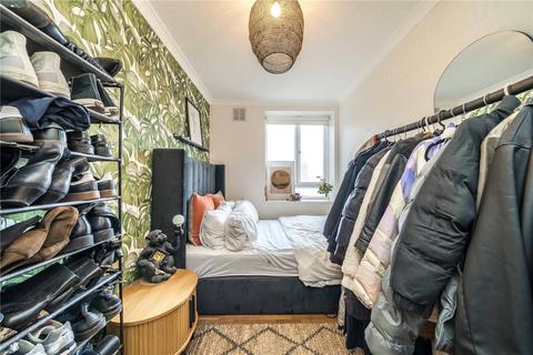 2 bedroom flat for sale, Wrens Park House, Warwick Grove, London, E5