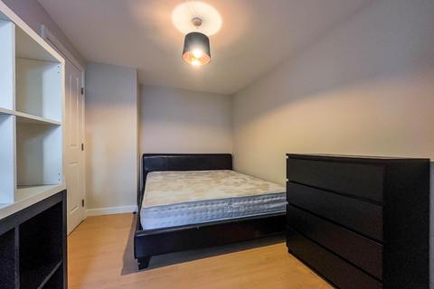 2 bedroom flat to rent, Concord Street, Leeds