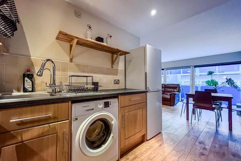 2 bedroom apartment to rent, Concord Street, Leeds