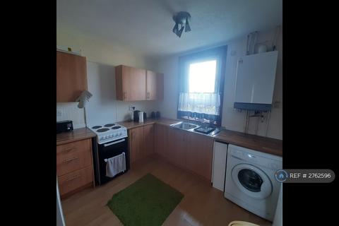 2 bedroom flat to rent, Mossgiel Avenue, Stirling, FK8