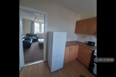 2 bedroom flat to rent, Mossgiel Avenue, Stirling, FK8