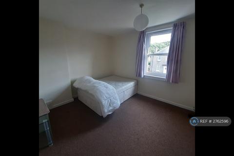 2 bedroom flat to rent, Mossgiel Avenue, Stirling, FK8