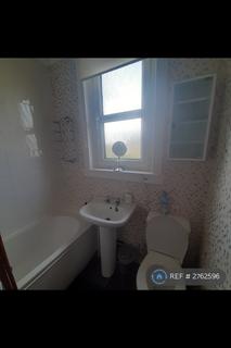 2 bedroom flat to rent, Mossgiel Avenue, Stirling, FK8