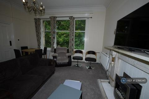 3 bedroom flat to rent, North Hill Road, Leeds, LS6