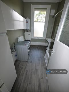 3 bedroom flat to rent, North Hill Road, Leeds, LS6