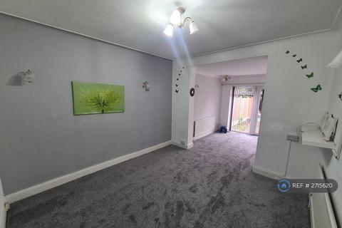 4 bedroom end of terrace house to rent, Trinity Road, Ilford, IG6
