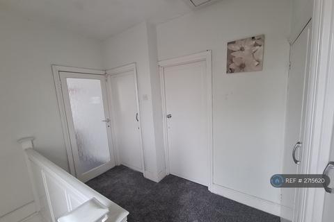 4 bedroom end of terrace house to rent, Trinity Road, Ilford, IG6