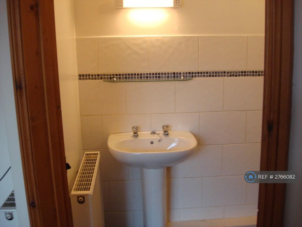 Hand Basin, Shaver Light