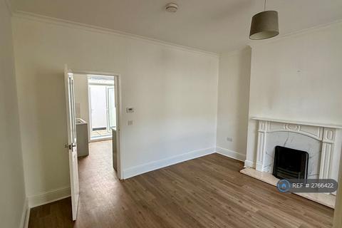 2 bedroom terraced house to rent, Hindley Street, Chorley, PR7