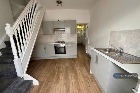 2 bedroom terraced house to rent, Hindley Street, Chorley, PR7