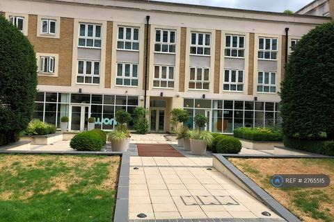 2 bedroom flat to rent, Castle Court, London, SW15