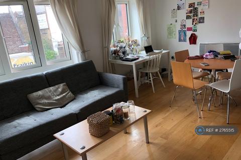 2 bedroom flat to rent, Castle Court, London, SW15
