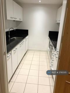 2 bedroom flat to rent, Castle Court, London, SW15