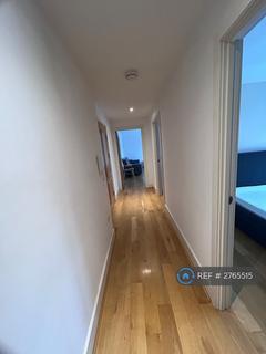 2 bedroom flat to rent, Castle Court, London, SW15