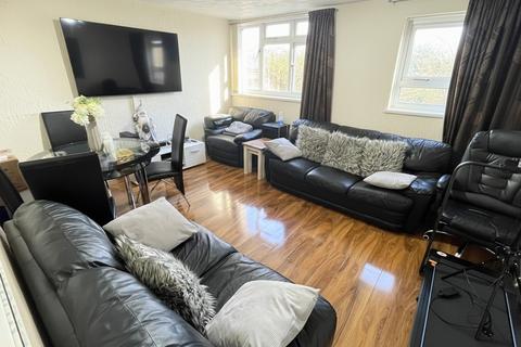 2 bedroom flat for sale, Parkfield Drive, Northolt UB5