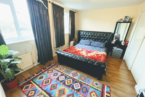2 bedroom flat for sale, Parkfield Drive, Northolt UB5