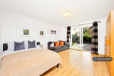 undefined, Sail Court, London, E14