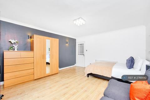 undefined, Sail Court, London, E14