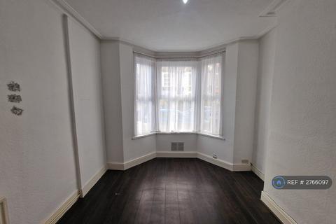1 bedroom flat to rent, Salcombe Road, London, E17