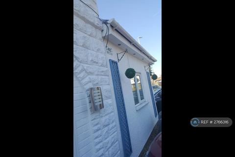 1 bedroom in a house share to rent, Nestles Avenue, Hayes, UB3