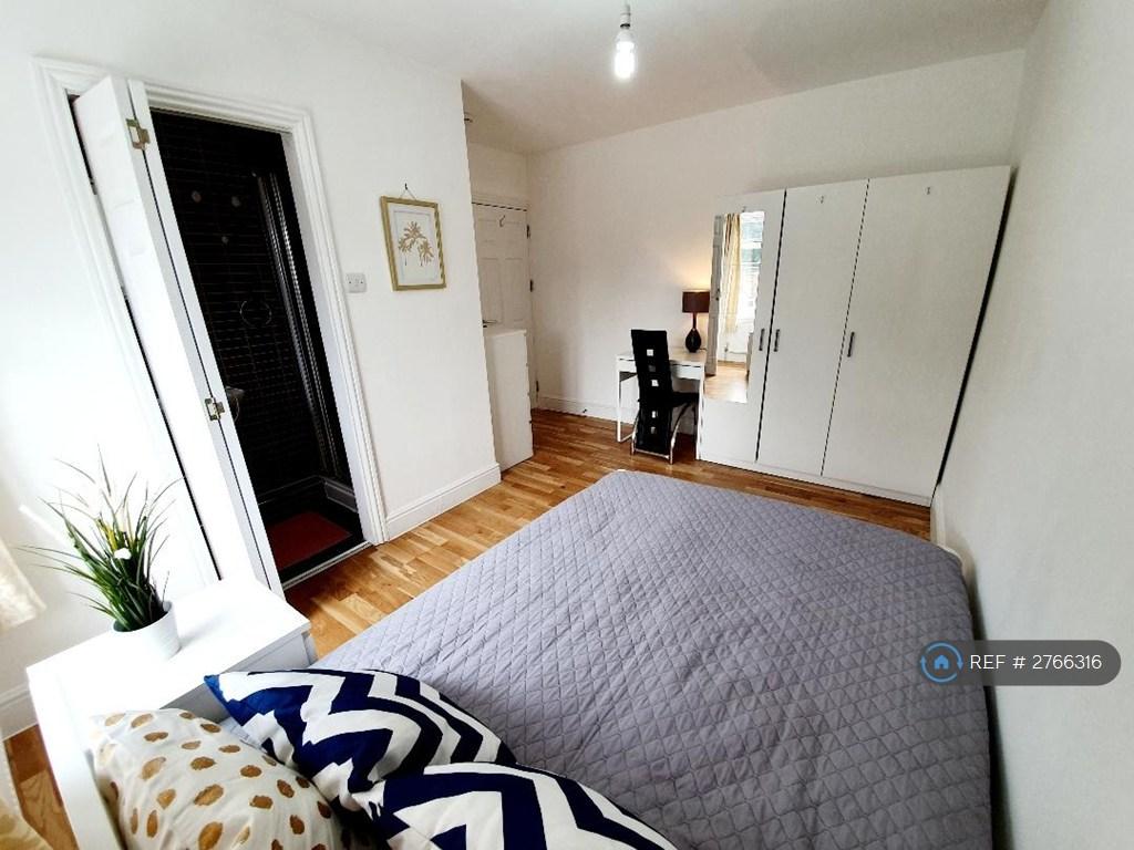 Ensuite Room 4