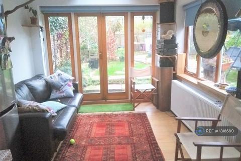 2 bedroom flat to rent, Hornsey, London, N8