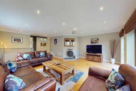 4 bedroom detached house to rent, Eastgate, Deeping St. James, Peterborough