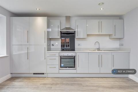 2 bedroom flat to rent, Sycamore Court, Luton, LU2