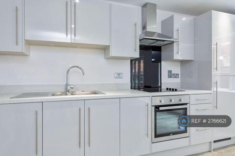2 bedroom flat to rent, Sycamore Court, Luton, LU2
