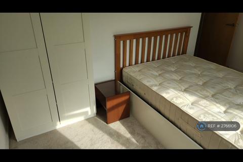 2 bedroom flat to rent, Tredegar Road, London, E3