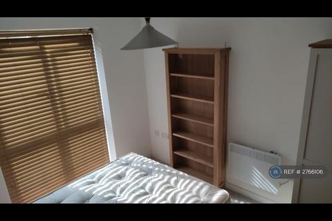 2 bedroom flat to rent, Tredegar Road, London, E3