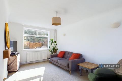 3 bedroom semi-detached house to rent, Brookfield Lane, Macclesfield, SK11