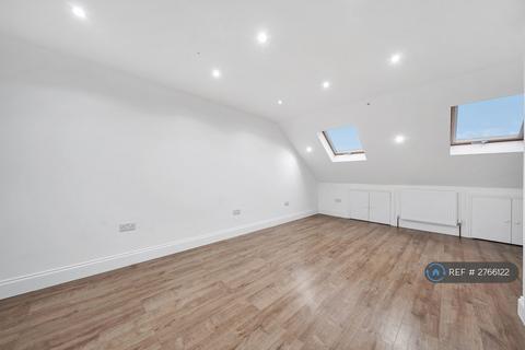 4 bedroom terraced house to rent, Bawdsey Avenue, Ilford, IG2