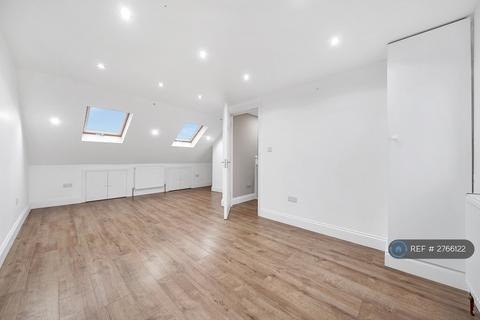 4 bedroom terraced house to rent, Bawdsey Avenue, Ilford, IG2