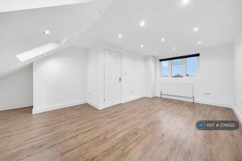 4 bedroom terraced house to rent, Bawdsey Avenue, Ilford, IG2