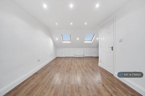 4 bedroom terraced house to rent, Bawdsey Avenue, Ilford, IG2