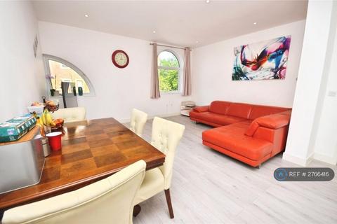 3 bedroom flat to rent, Gatehouse Way, Aylesbury, HP19