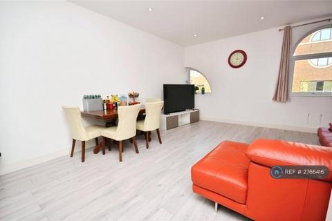 3 bedroom flat to rent, Gatehouse Way, Aylesbury, HP19