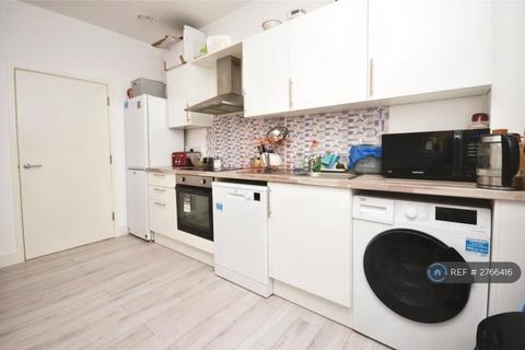 3 bedroom flat to rent, Gatehouse Way, Aylesbury, HP19