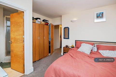 undefined, Clifden Mews, London, E5