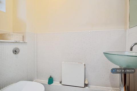 undefined, Clifden Mews, London, E5