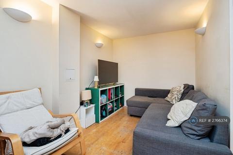 undefined, Clifden Mews, London, E5